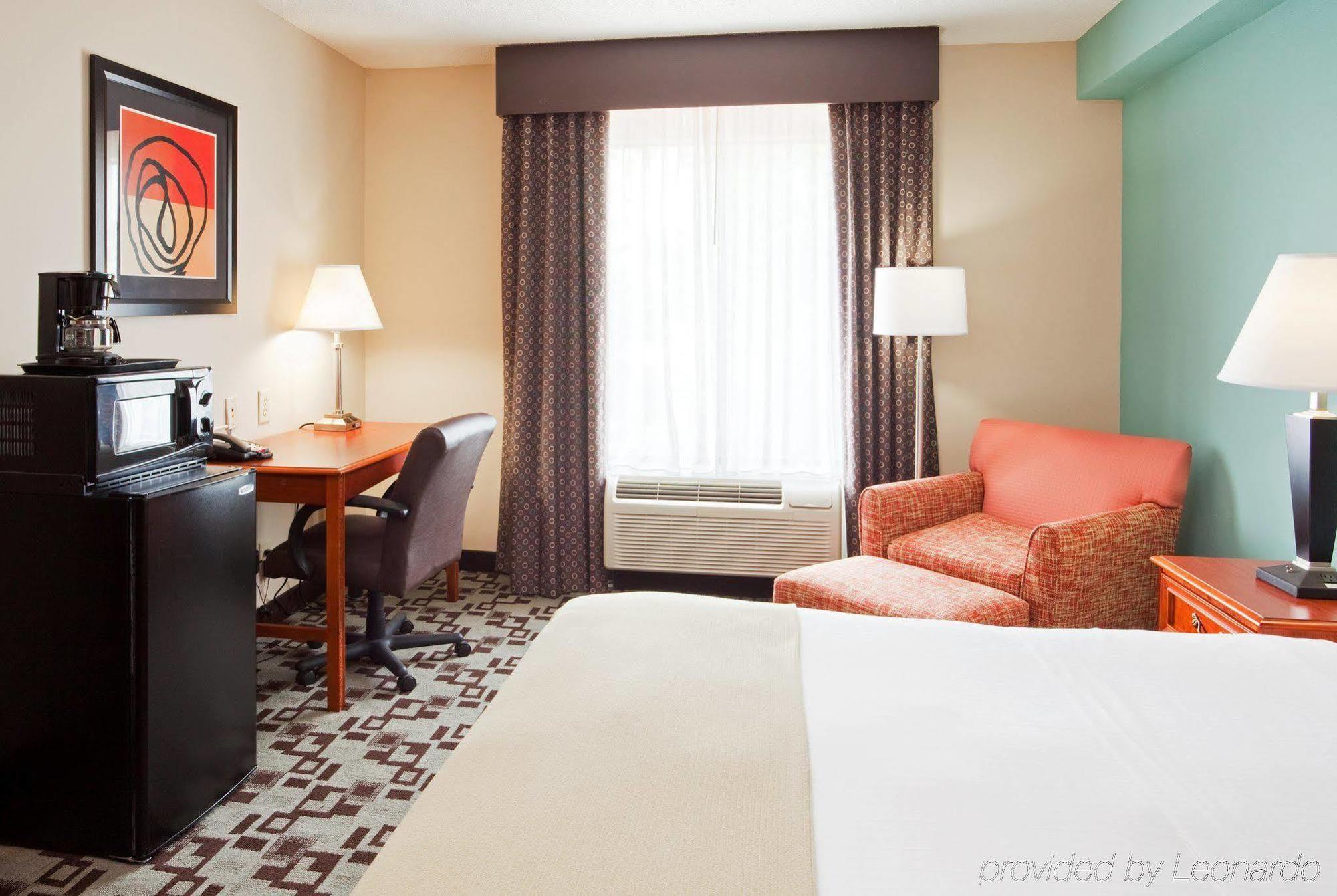 Express - Raleigh By Ihg Hotel 2*